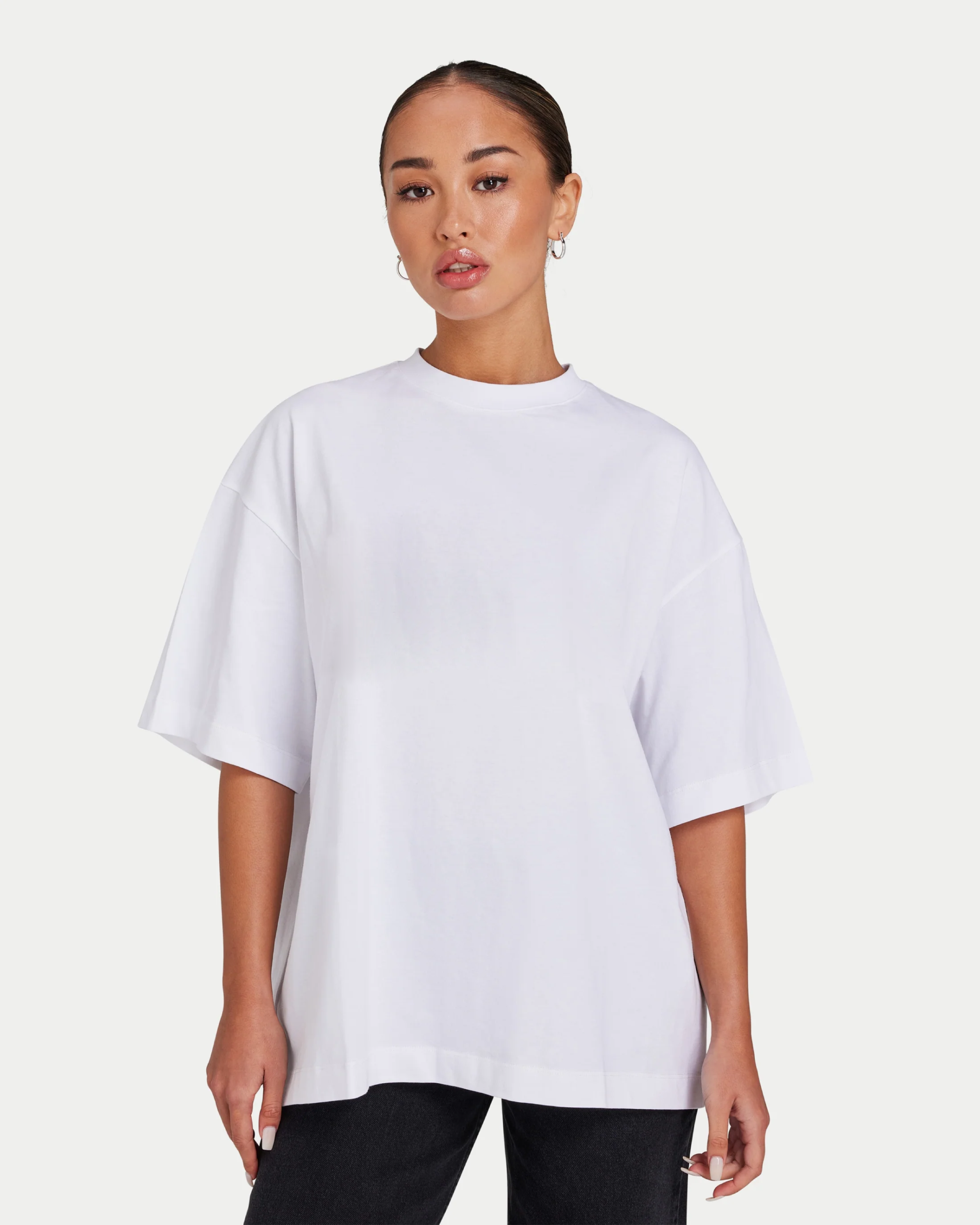 2023_09_HERA_AW_D2_656_CT_W_CF_68c7d0da-801d-42ee-8164-2ece23e8c042 Womens 365 Oversized T-Shirt - Image 1