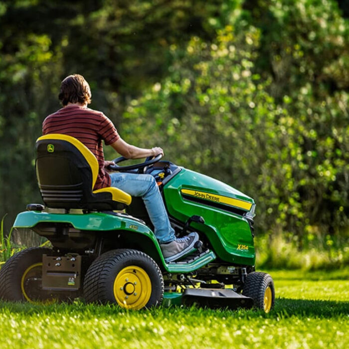 rle_lawn_tractor_r4k108844_x354_large_6a33046245ce15db2aa0ded7bb439e8640d5aff2